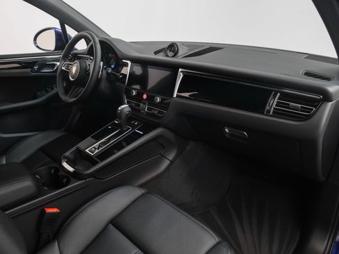 Used 2025 Porsche Macan image 17