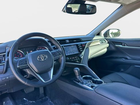 Used 2018 Toyota Camry XSE image 12