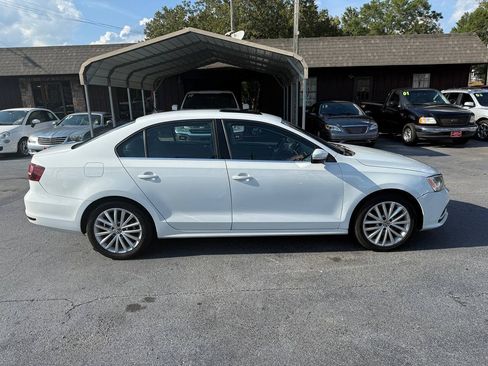 Used 2016 Volkswagen Jetta SEL FWD image 3