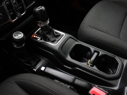 Used 2018 Jeep Wrangler Unlimited Sport S AWD/4WD image 17