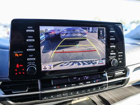 Used 2021 Toyota Sienna Limited image 16