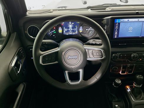 Used 2024 Jeep Wrangler Sahara w/ Safety Group image 18