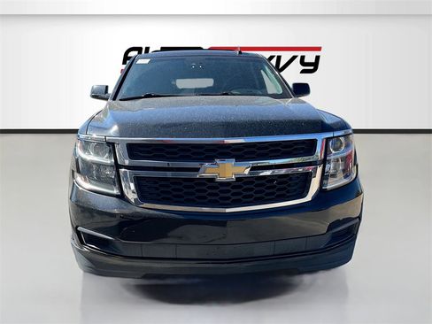 Used 2017 Chevrolet Suburban LT image 2