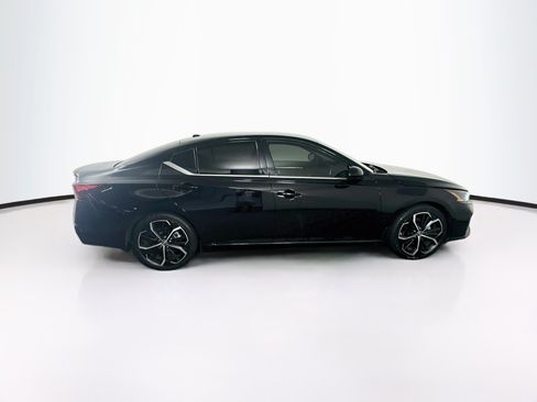 Used 2023 Nissan Altima 2.5 SR FWD image 10