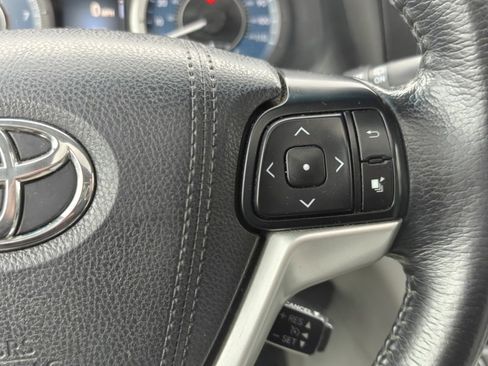 Used 2017 Toyota Sienna XLE image 30