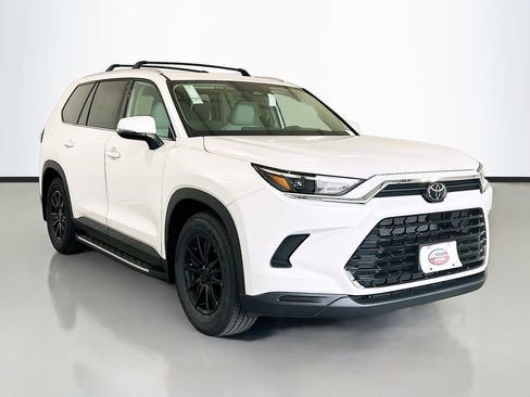 New 2026 Toyota Grand Highlander FWD image 3