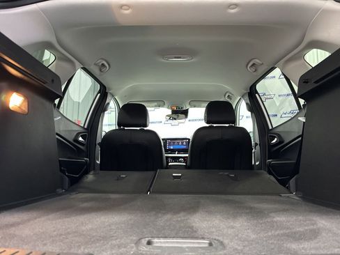 Used 2025 Chevrolet Trax LT FWD image 37