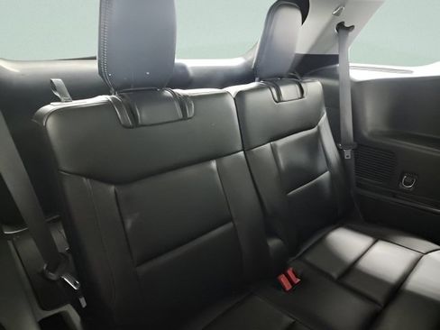 Used 2021 Ford Explorer XLT w/ Equipment Group 202A AWD/4WD image 18