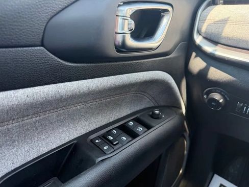 Used 2022 Jeep Compass Latitude AWD/4WD image 13
