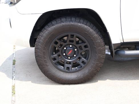 Used 2020 Toyota 4Runner SR5 Premium w/ Moonroof Package AWD/4WD image 8