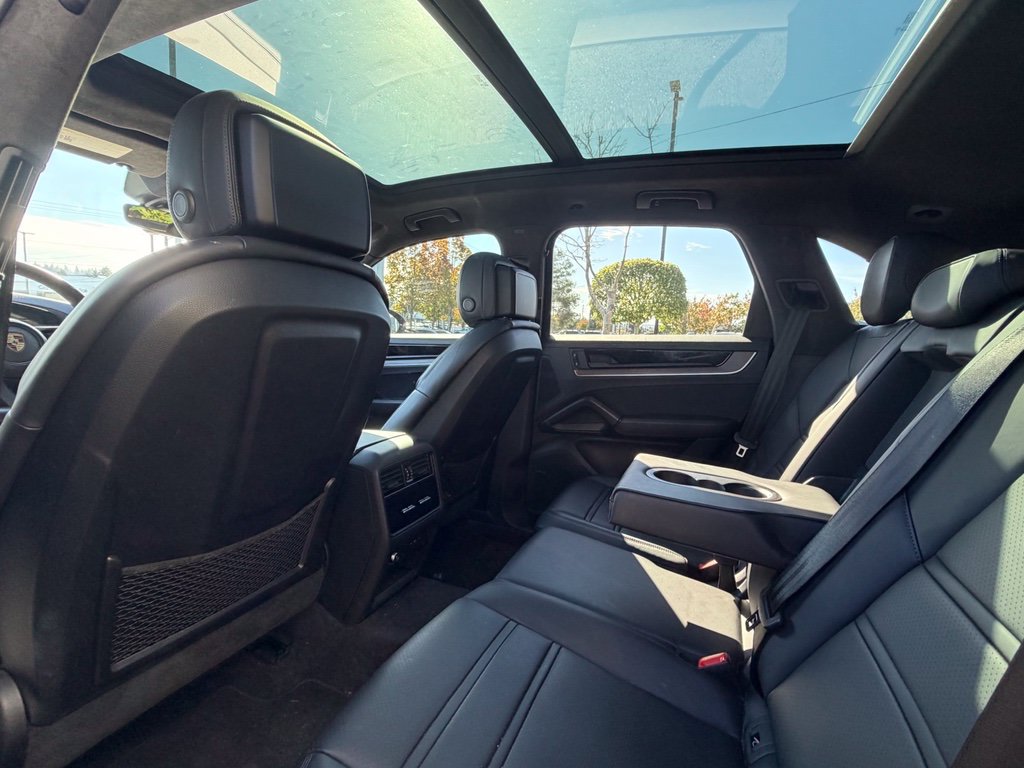 Used 2024 Porsche Cayenne S AWD/4WD image 8