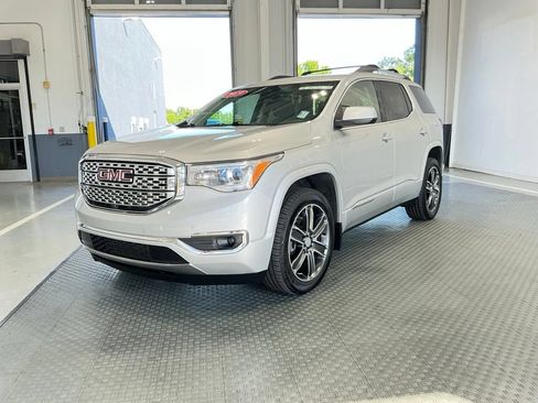 Used 2019 GMC Acadia Denali w/ Technology Package FWD image 2