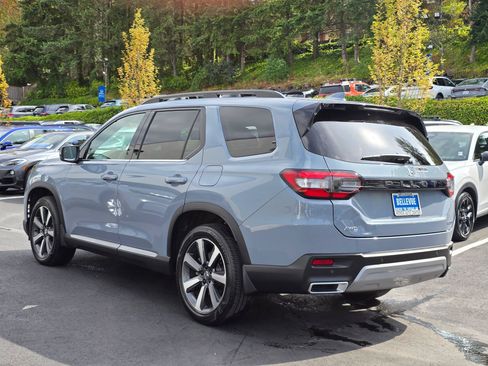 Certified 2024 Honda Pilot Touring image 7