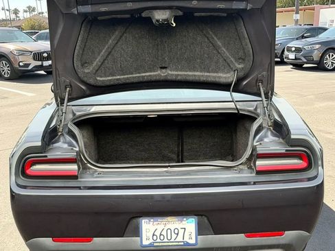 Used 2017 Dodge Challenger SXT image 11