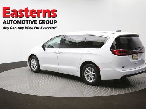 Used 2023 Chrysler Pacifica Touring-L FWD image 65