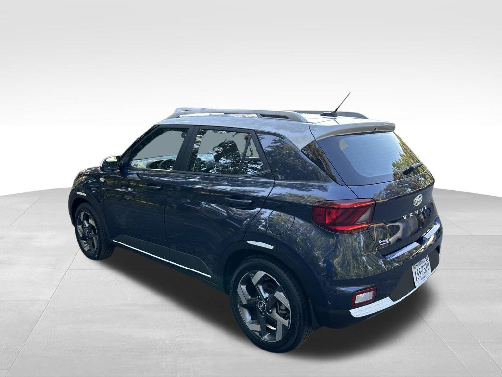 Used 2026 Hyundai Venue SEL FWD image 3