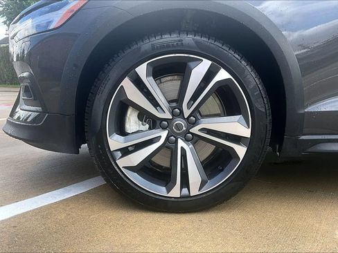 Certified 2025 Volvo V60 B5 Cross Country Plus AWD/4WD image 11