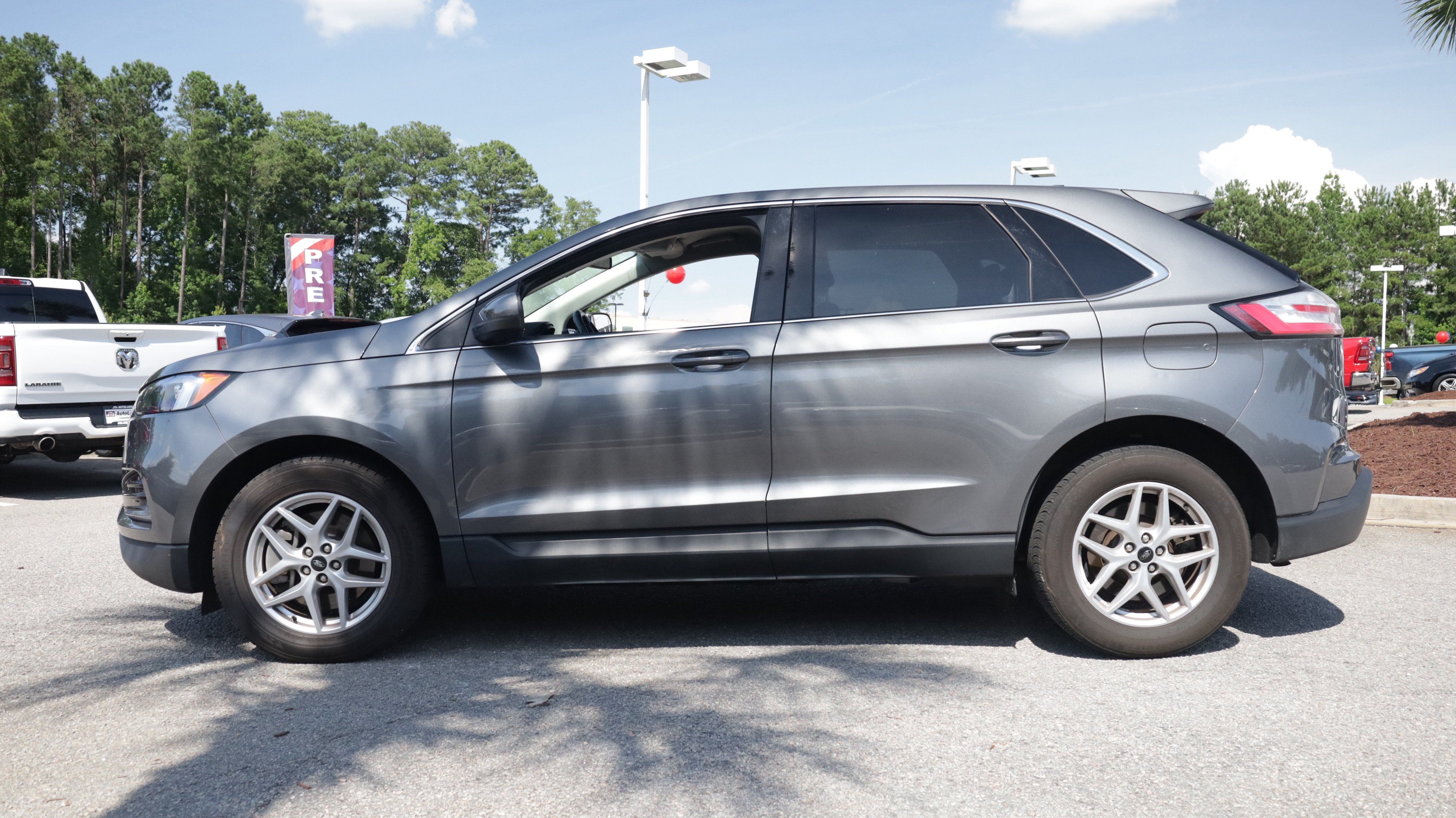 Used 2023 Ford Edge SEL AWD/4WD image 2