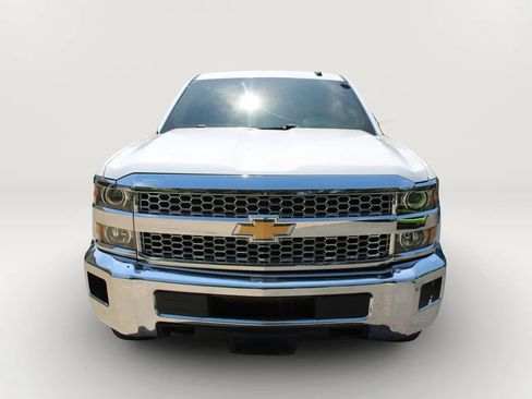 Used 2019 Chevrolet Silverado 2500 W/T AWD/4WD image 2