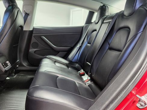 Used 2021 Tesla Model 3 Standard Range Plus image 13