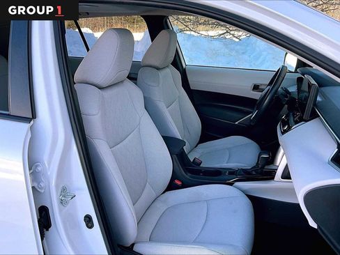 Used 2023 Toyota Corolla Cross LE w/ Moonroof Package image 8