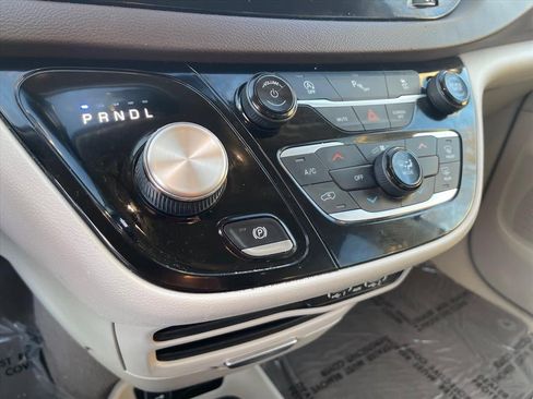 Used 2021 Chrysler Voyager LX image 14