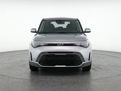 Used 2025 Kia Soul LX w/ LX Technology Package image 2