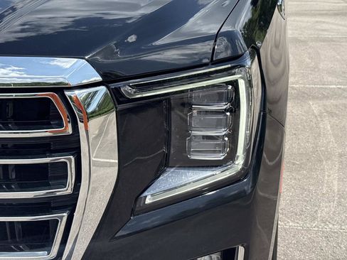 Used 2023 GMC Yukon XL SLT w/ SLT Luxury Package AWD/4WD image 11