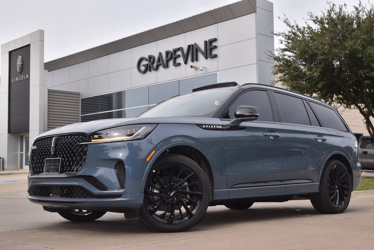 New 2027 Lincoln Aviator Reserve w/ Jet Appearance Package RWD image 1