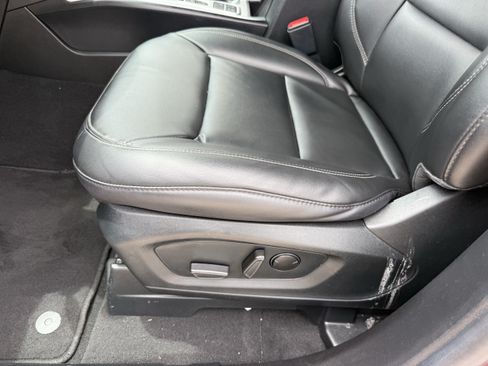 Used 2022 Ford Explorer XLT w/ Equipment Group 202A RWD image 28