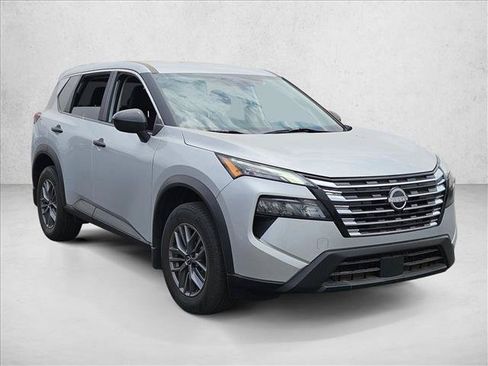 Used 2024 Nissan Rogue S FWD image 3