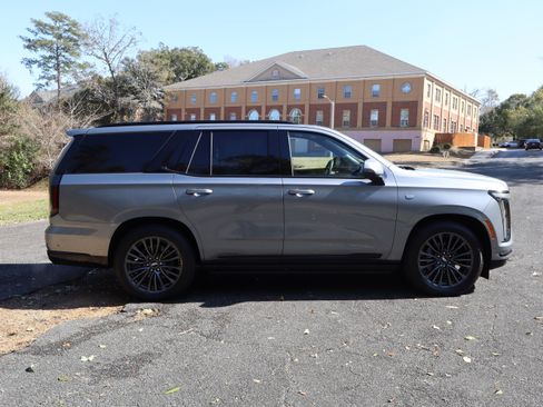 Used 2026 Cadillac Escalade Platinum Sport w/ LPO, ONYX Package image 8