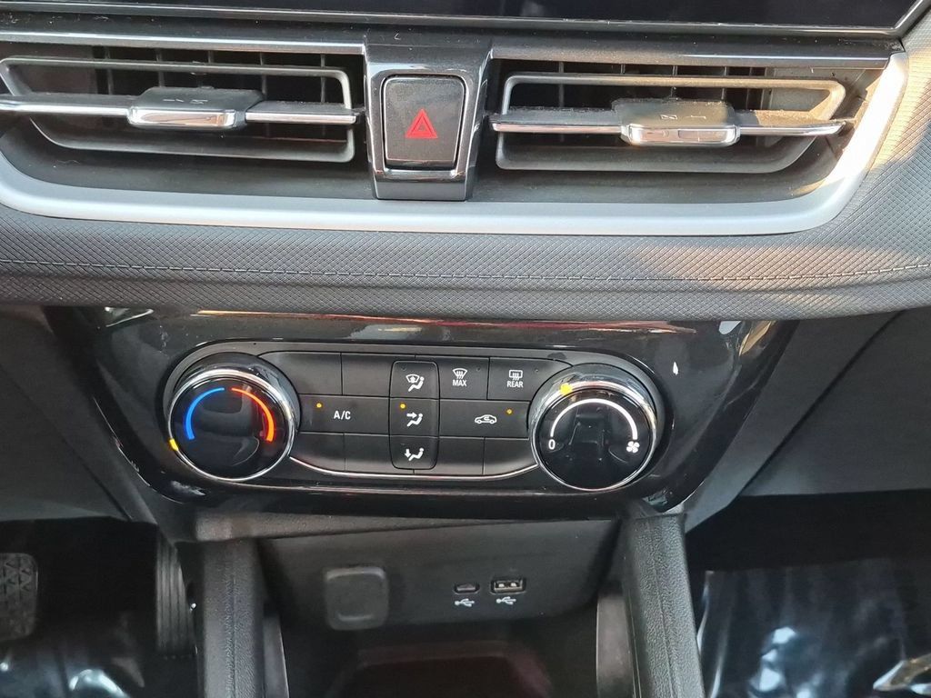 Used 2025 Chevrolet TrailBlazer LT AWD/4WD image 25