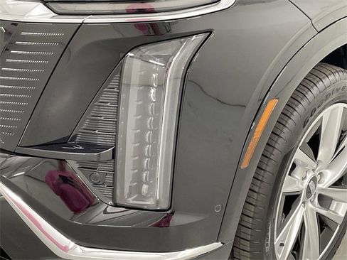 New 2026 Cadillac Vistiq Luxury w/ LPO, Floor Liner Package image 15