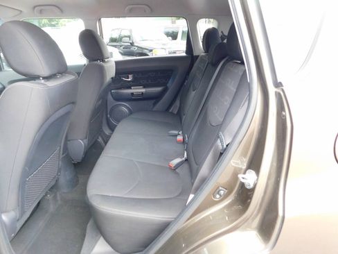 Used 2013 Kia Soul + FWD image 5