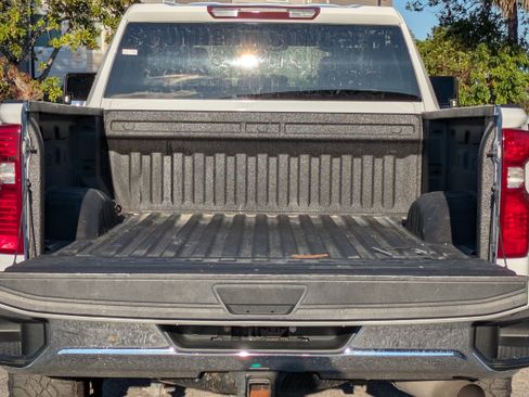 Used 2022 Chevrolet Silverado 3500 LT w/ Convenience Package image 13