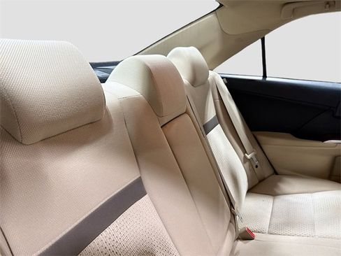 Used 2014 Toyota Camry XLE image 26