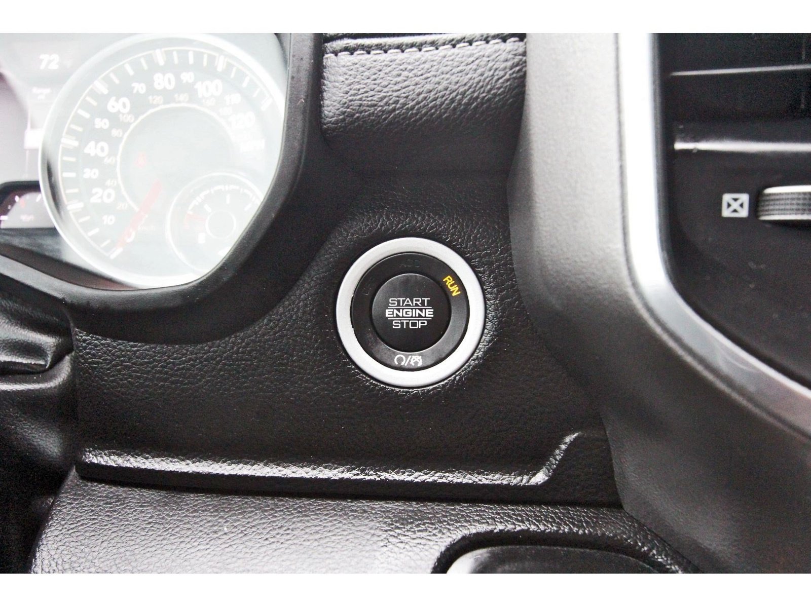 Used 2023 RAM 1500 Laramie AWD/4WD image 20