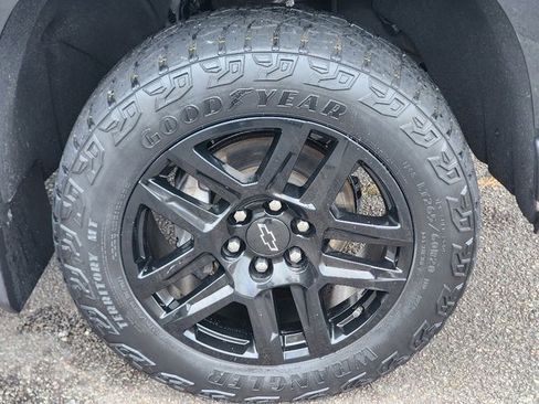 Used 2021 Chevrolet Silverado 1500 LT Trail Boss w/ Convenience Package II image 9