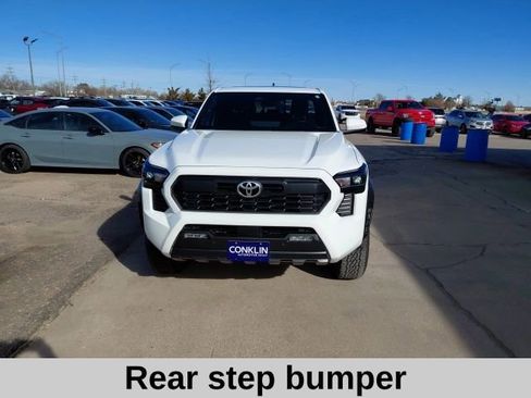 Used 2024 Toyota Tacoma TRD Off-Road image 10
