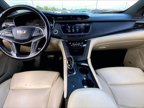Used 2018 Cadillac XT5 FWD image 14