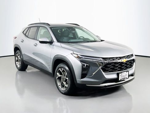 New 2026 Chevrolet Trax LT image 3