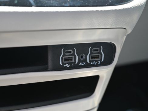Used 2024 Chrysler Pacifica Touring-L FWD image 31