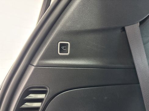 Used 2025 Chrysler Pacifica Limited image 45