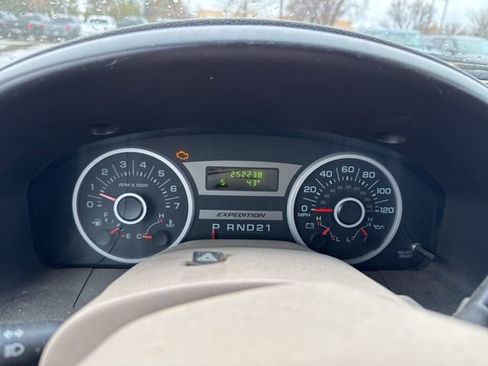 Used 2006 Ford Expedition XLT image 17