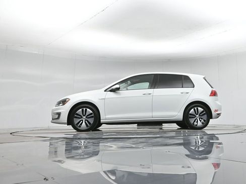 Used 2016 Volkswagen e-Golf SE w/ DC Fast Charging Package image 7