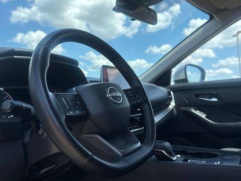 Certified 2025 Nissan Rogue SV FWD image 39