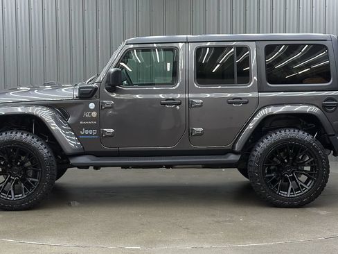 Used 2023 Jeep Wrangler Unlimited Sahara w/ Cold Weather Group AWD/4WD image 2
