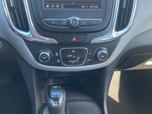 Used 2020 Chevrolet Equinox LT AWD/4WD image 13