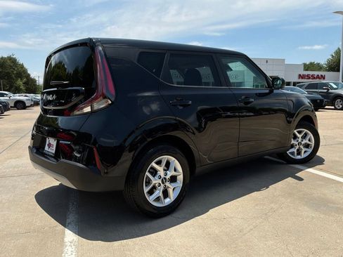 Used 2025 Kia Soul LX w/ LX Technology Package FWD image 6